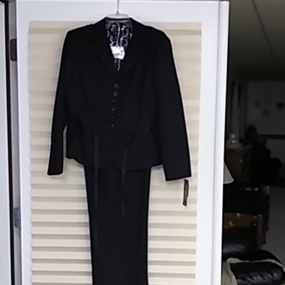 T.Milano pants suit